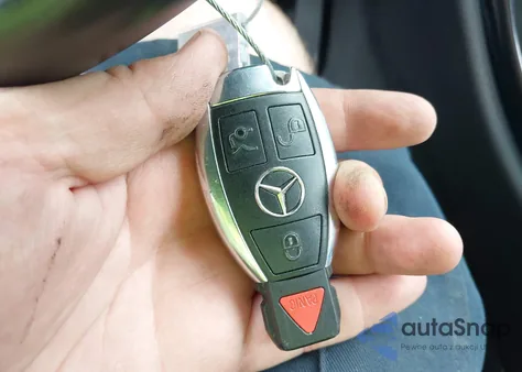 2016 Mercedes-Benz C 300 4Matic/Luxury 4Matic/Sport 4Matic из США, поврежденный, VIN 55SWF4KBXGU117304